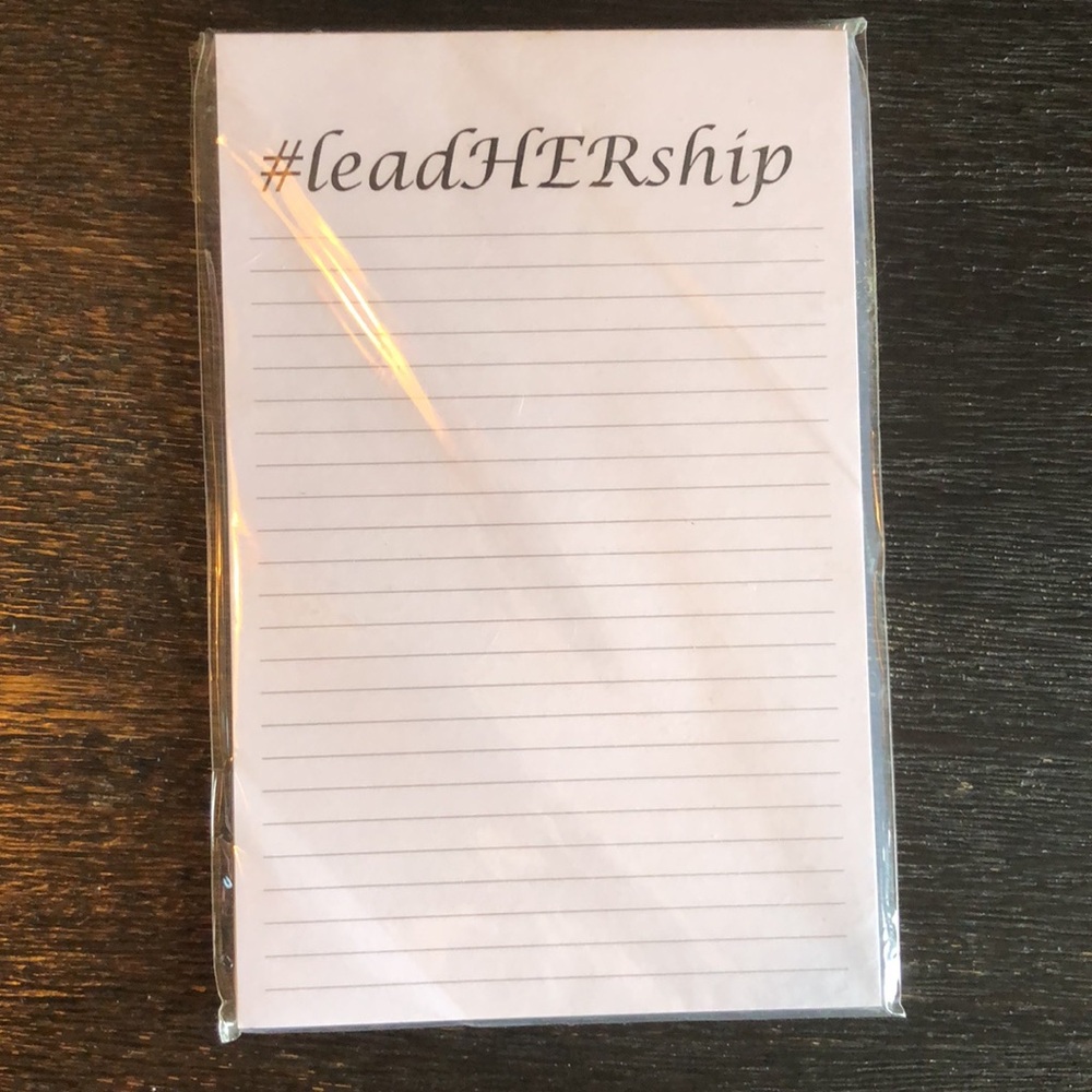 1 pencil case, 1 compact mirror, 1 small girl note pad, 1 leadership note pad - Picture 5 of 5
